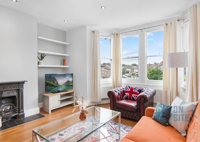 Onsitestays - Bright Spacious 2-Br, Wifi And Lots Of Street Parking