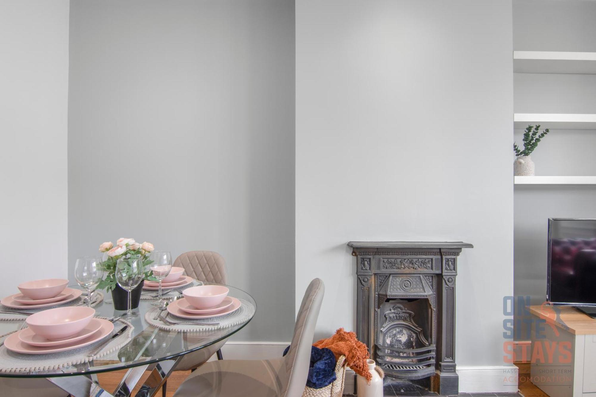Onsitestays - Bright Spacious 2-br, Wifi And Lots Of Street Parking Apartment