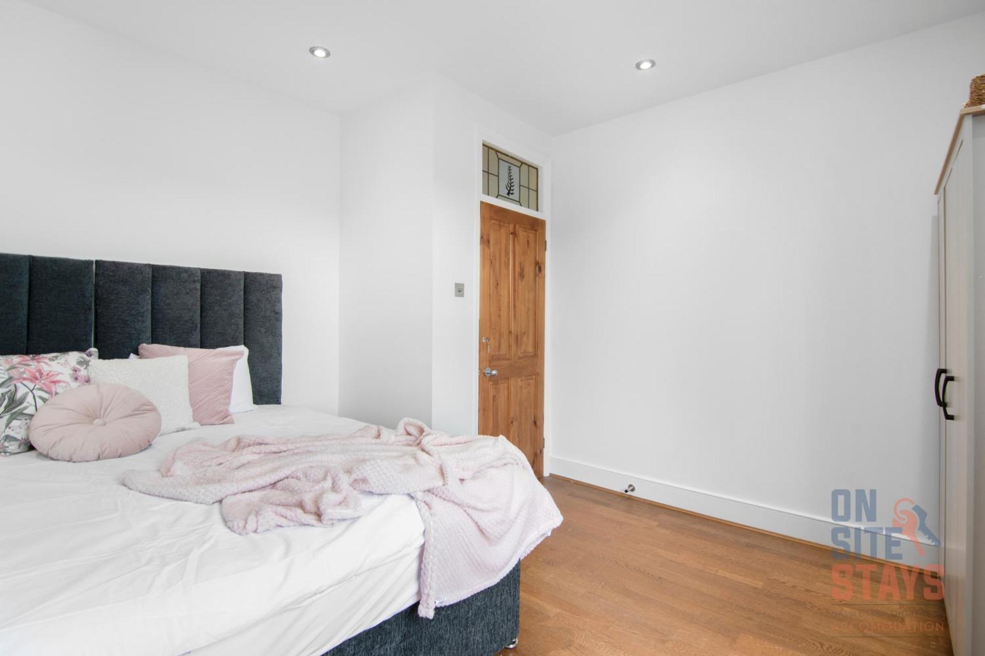 Apartment Onsitestays - Bright Spacious 2-br, Wifi And Lots Of Street Parking