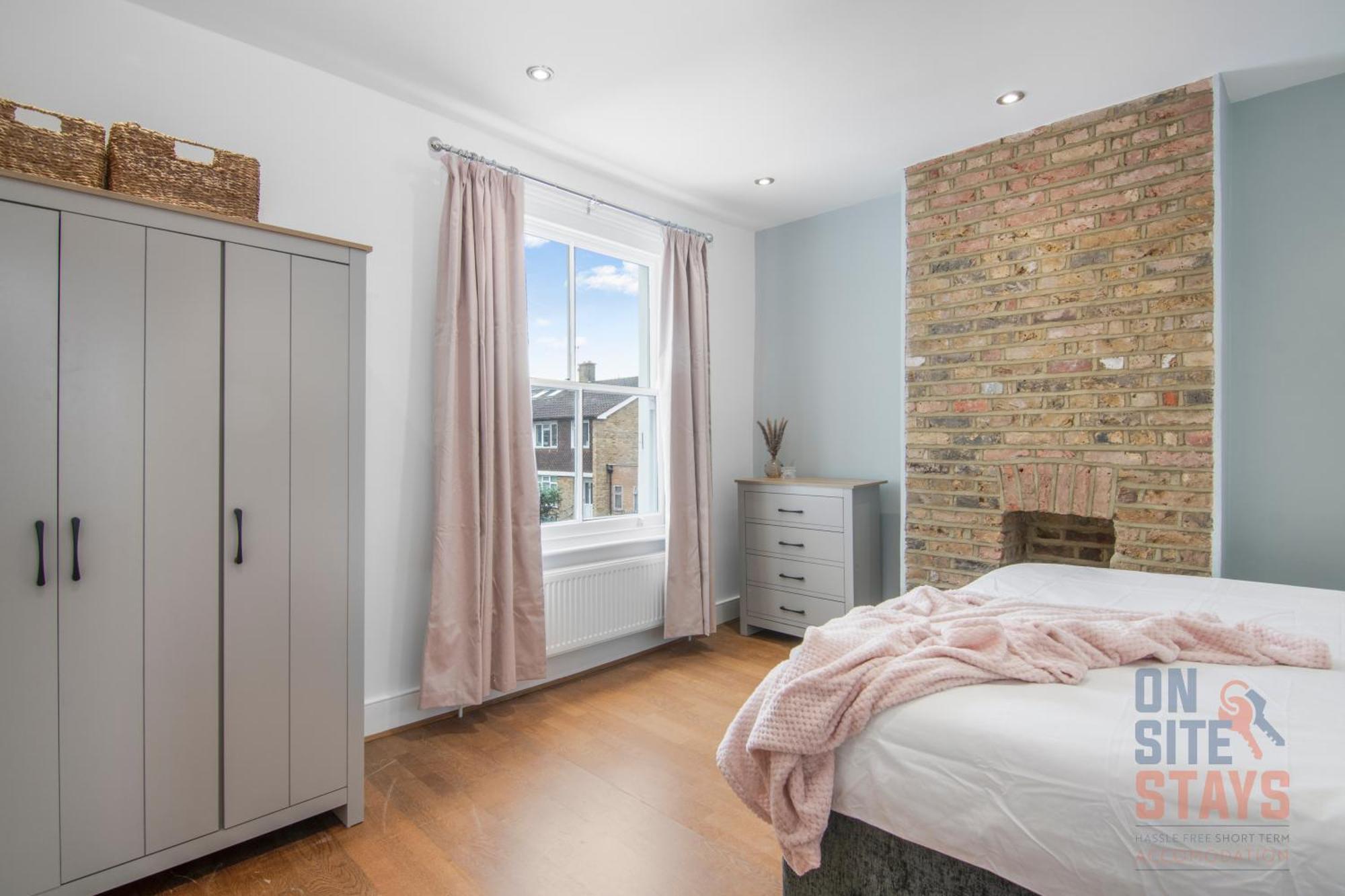 Apartment Onsitestays - Bright Spacious 2-br, Wifi And Lots Of Street Parking *