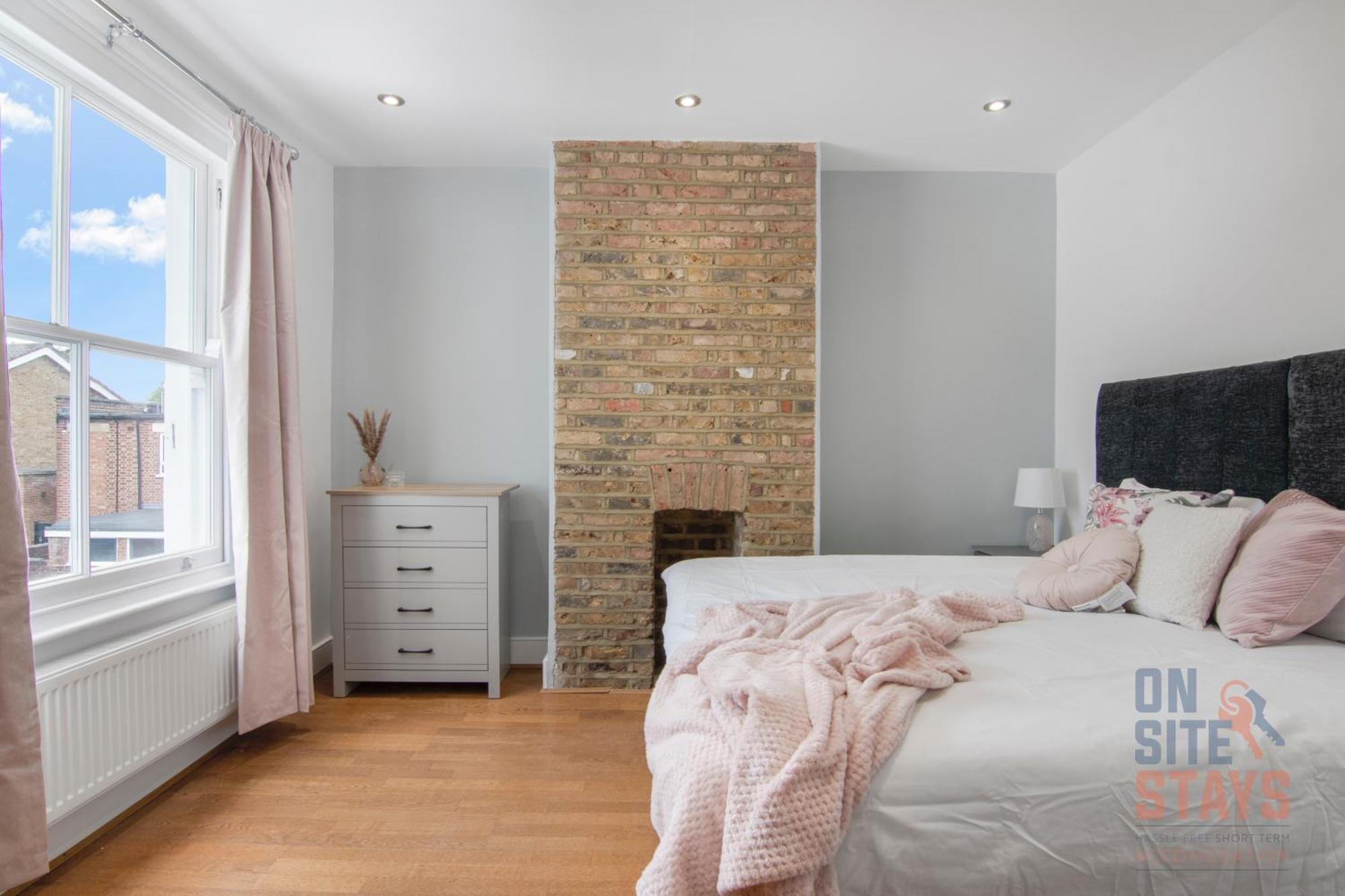 Onsitestays - Bright Spacious 2-br, Wifi And Lots Of Street Parking London