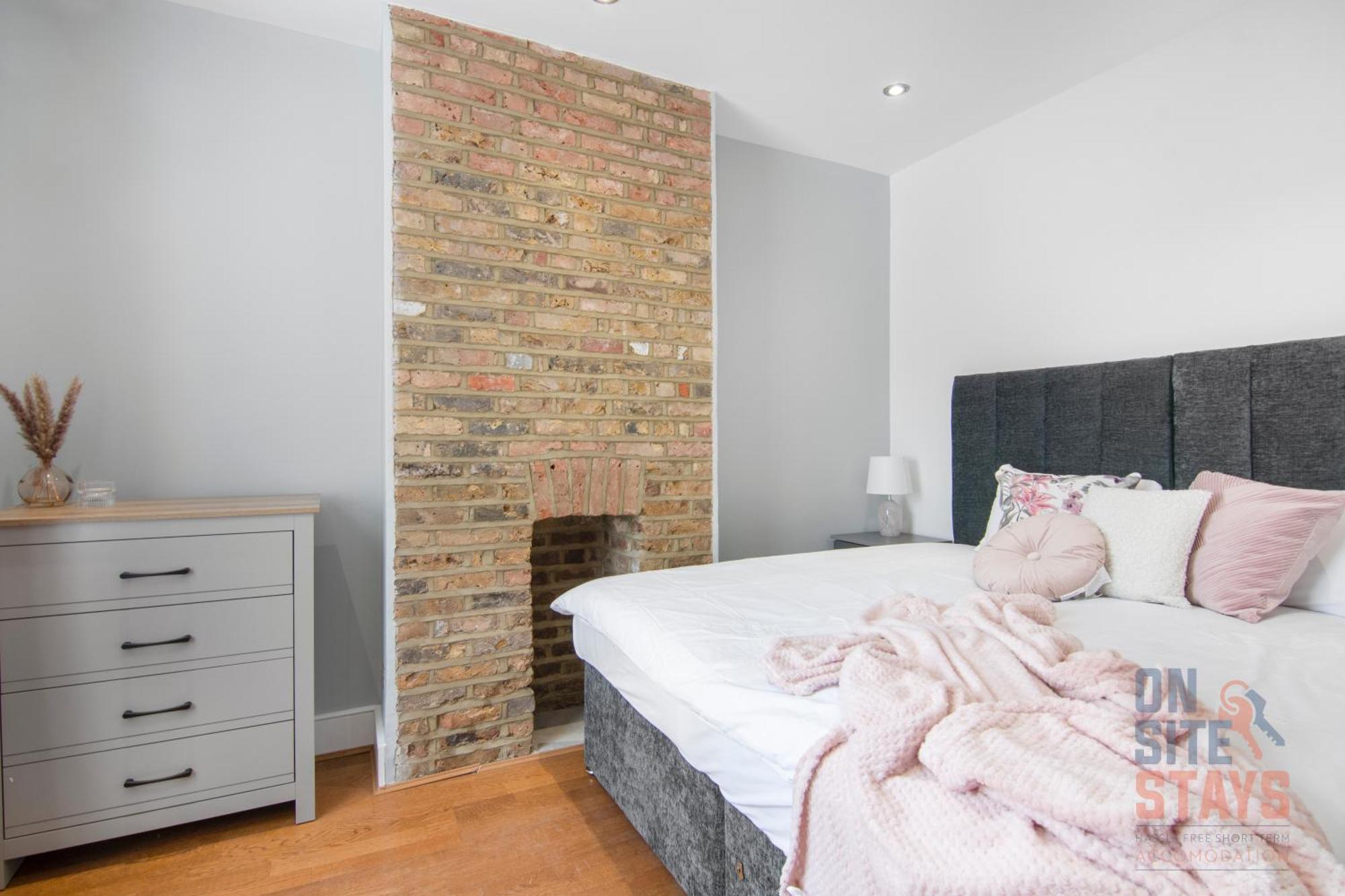 Onsitestays - Bright Spacious 2-br, Wifi And Lots Of Street Parking London